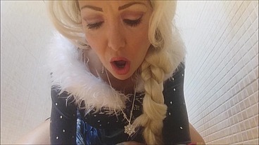She is back! Elsa does not stop showing her frozen beauty