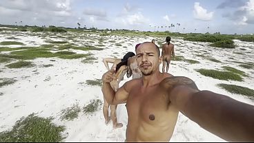 Sexo na praia da areia branca da Bahia.
