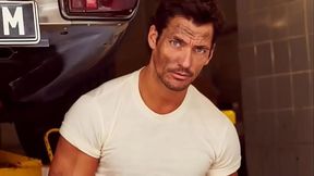 O Pau Monstruoso do Mec&acirc_nico Deixou Meu Cuzinho Arrombado e Cheio de Leite...