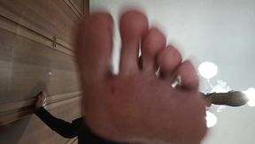 Giantess: I Crush You Filty Worm - (english Version)