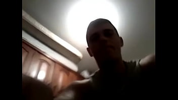 Boy h&eacute_tero sentando gostoso no pau do macho