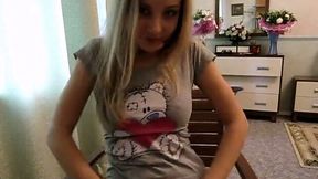 This hot gal sure looks good and she loves to show off her bum and tits
