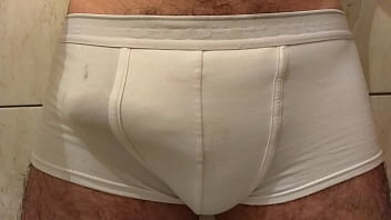 Meu pau duro pulsando dentro da cueca