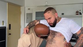 barbero veneco , me folla el culo como una perra