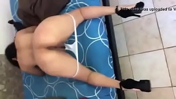 Se&ntilde_ora en tacones