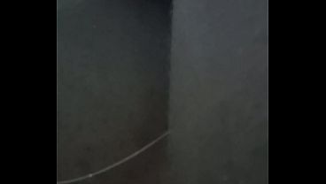 Depois de uma foda gostosa gozei e a porra ainda ficou presa