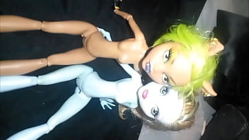 Cumpilation Facial a mis mu&ntilde_ecas Monster High #10