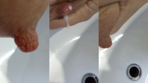 il marito spreme la tetta piena di latte,alla moglie vogliosa.