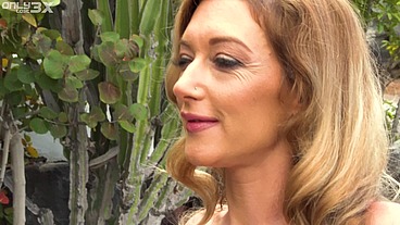 4K - Aylin Tattoo gets a personal trainer for workout