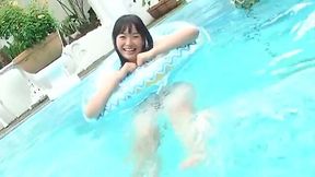 Seductive chick Junsui Shoujo is like a sexy mermaid in the pool