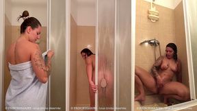 16 minutes sous la douche, en mode voyeur...