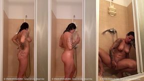 16 minutes sous la douche, en mode voyeur...