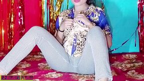 Watch this cute girl play with her nipples as she masturbates