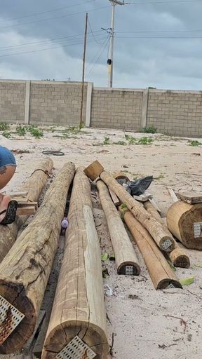 CARPENTER WILL RECEIVE PAYMENT AND HAD A SURPRISE FROM THE OWNERS OF THE WORK   Clip 1