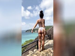 Caught on Camera: Accidental Cunt Slip on The Beach