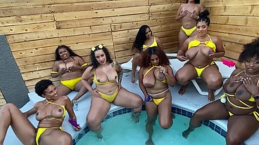 9 Sexy Babes Season an Air Bnb Hot Tub With Squirt