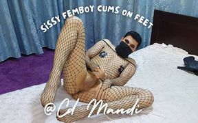Sissy Femboy Cums on Feet