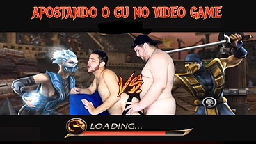 Apostando o Cu No Video Game e o Puto Saiu Daqui Vazando Leite - (VERSÃO SEM CENSURA COMPLETO) Tava em casa cheio de tesão e meu amigo meu aqui jogar, mas meu pau não abaixava