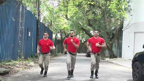 trabalhando no quartel dos bombeiros, o clima esquentou. fudemos ali mesmo.