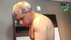 a ninfetinha amanda souza faz o coroa de 65 anos ze carioca passar mal de tanto tesao. producao rubens badaro