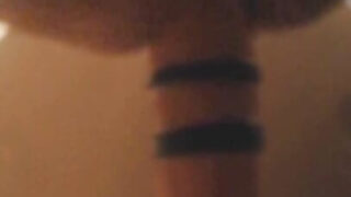 Filem gadis solo buatan sendiri lelaki Eropah matang melancap dengan dildo