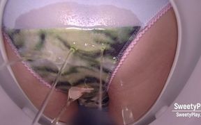 Desperation wetting panty pissing toilet cam