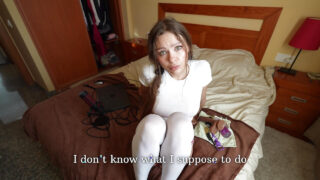 Mec, il baise une pute russe et lui fait une gâterie bien salissante.