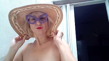 Stella Still Vestida de Bandida na Pr&eacute_- v&eacute_spera de Natal / Full on Red