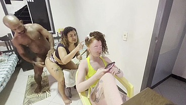 MINHA MULHER VAI AO SALAO E MIM LEVA EU FODO A CABELEIREIRA ELA NEM PERCEBE