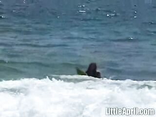 Masturbating bikini teen goes solo