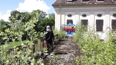 Horny Urban Explorers! Sloppy deepthroat and massive squirt in an abandoned house!