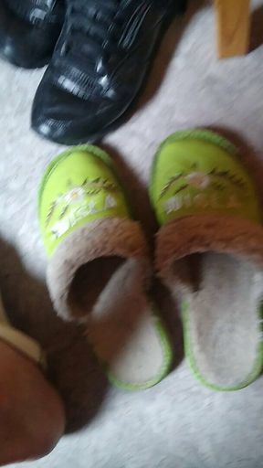 Fucking my girlfriend&#039;s slippers