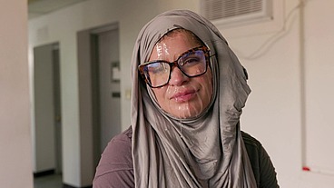 Hijab cosplay - American milf blowjob