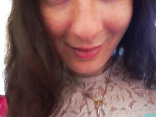 Il mio coinquilino mi vede, si dimentica di avere una ragazza e mi scopa forte! ????