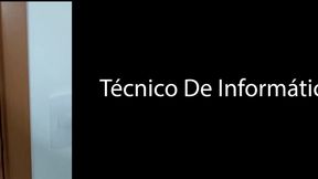 coroa chamou tecnico de informatica e deu cha de buceta. veja filme completo