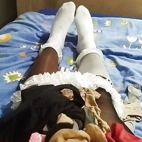 I steal my stepsisters nylons stockings and pantyhose,knickers and frilly socks and masturbate with them