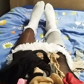 I steal my stepsisters nylons stockings and pantyhose,knickers and frilly socks and masturbate with them