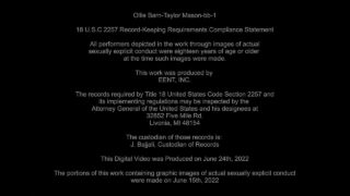 Amatör Sam Narcis ve Taylor Mason, büyük penisle arkadan ilişkiye girdiler.