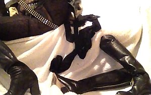 Cd leather slut