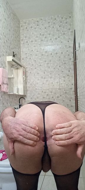Travecona biancacdzinha exibindo o cuzinho gostoso