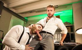 Dude's tight bum gets pounded by an accountant