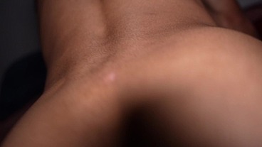 Novinho magrinho do pau grande metendo bem gostoso na buceta da morena safada da buceta molhadinha