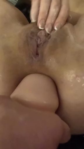 The Ass of a Curious MILF Is Destroyed, and the Experience Is Unforgettable