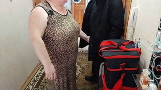 stepmom mistook a friend for a courier sucked and then he fucked her in the pussy and finished in he