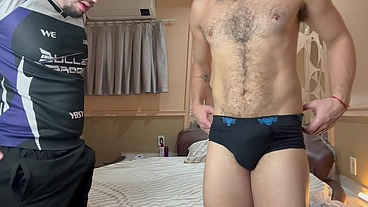 Parrudo levando rola do novinho