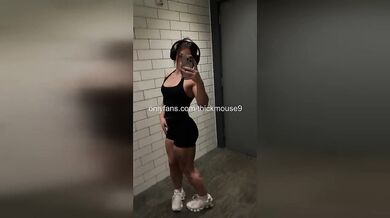 18yo Yoga Fail: Virgin Pussy Gapes Wide on TikTok Live