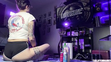 Big Ass Tomboy in dolphin shorts playing Drakengard while fingering her tight feet