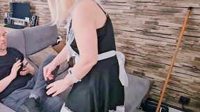 soubrette salope ce fait baiser le cul et recois sa dose de sperme