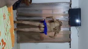 sexy crossdresser es follado por una poderosa verga de un moreno con el miembro muy bien parado y erecto que le destroza el culo y la hace terminar muy rico