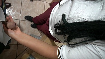 ándele profe! le chupo la verga pero me pasa de año eh. Sexo casero en público en salón de clase